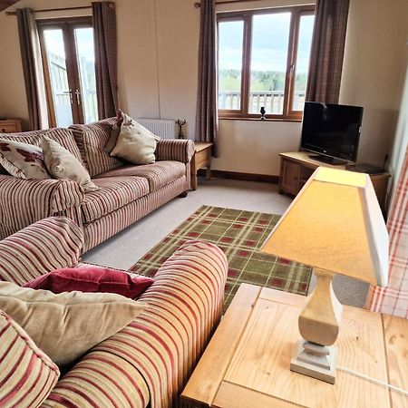 Lomond 5 With Private Hot Tub - Fife - Loch Leven - Lomond Hills - Pet Friendly Villa Kelty Dış mekan fotoğraf