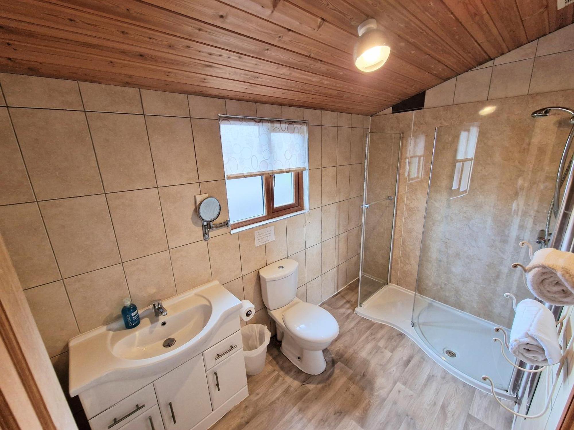 Lomond 5 With Private Hot Tub - Fife - Loch Leven - Lomond Hills - Pet Friendly Villa Kelty Dış mekan fotoğraf