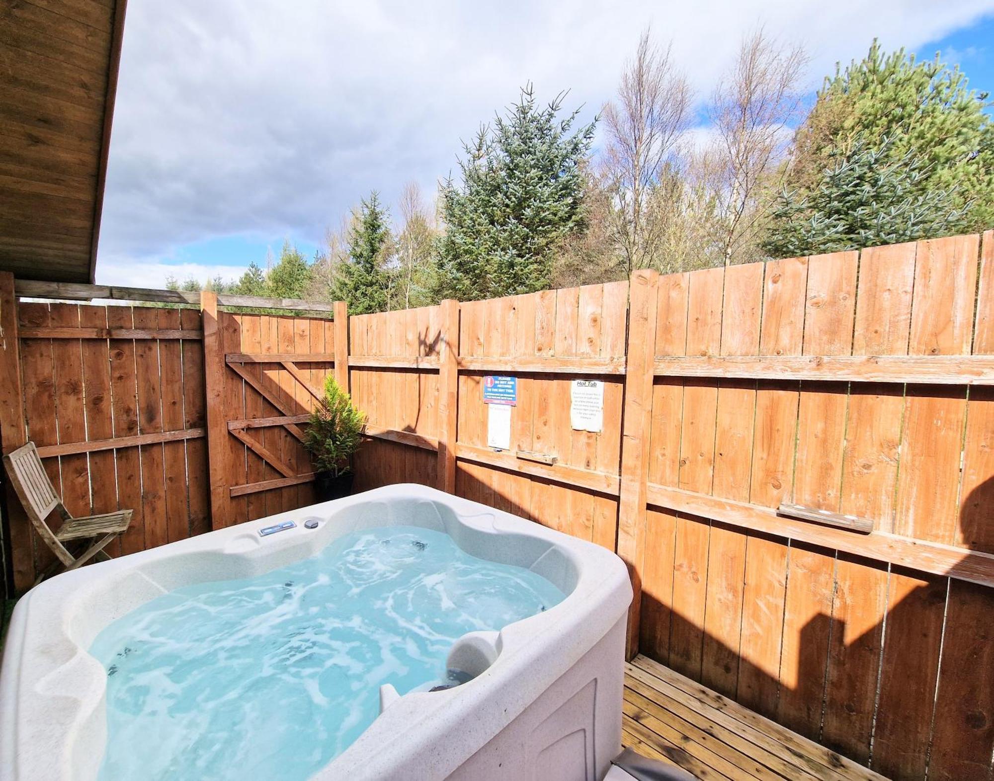 Lomond 5 With Private Hot Tub - Fife - Loch Leven - Lomond Hills - Pet Friendly Villa Kelty Dış mekan fotoğraf