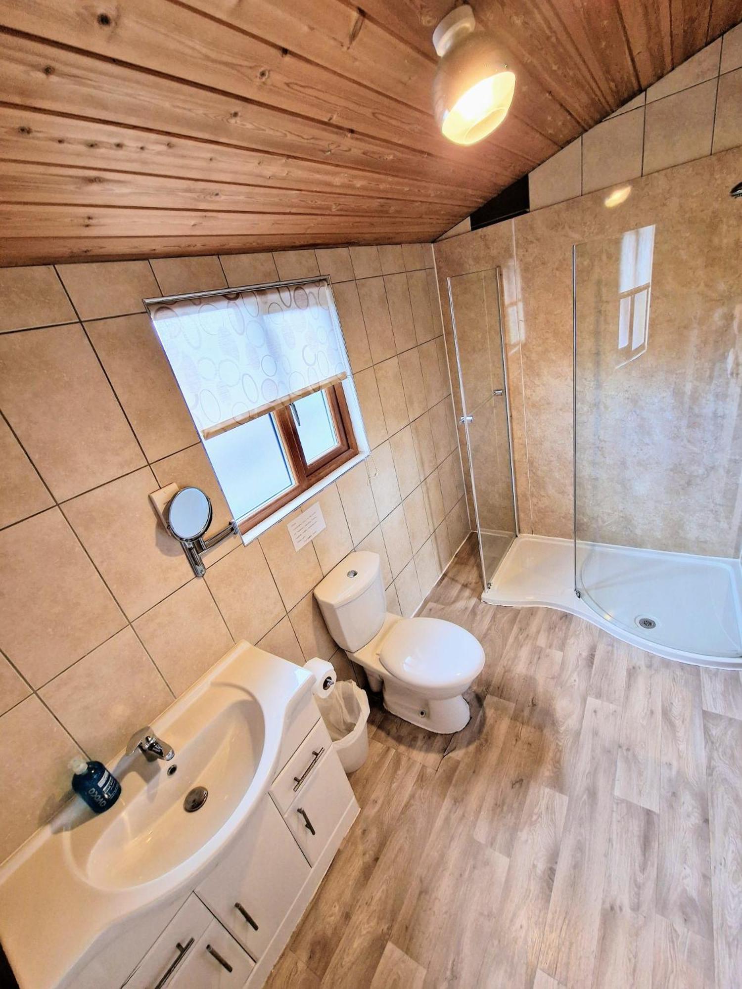 Lomond 5 With Private Hot Tub - Fife - Loch Leven - Lomond Hills - Pet Friendly Villa Kelty Dış mekan fotoğraf